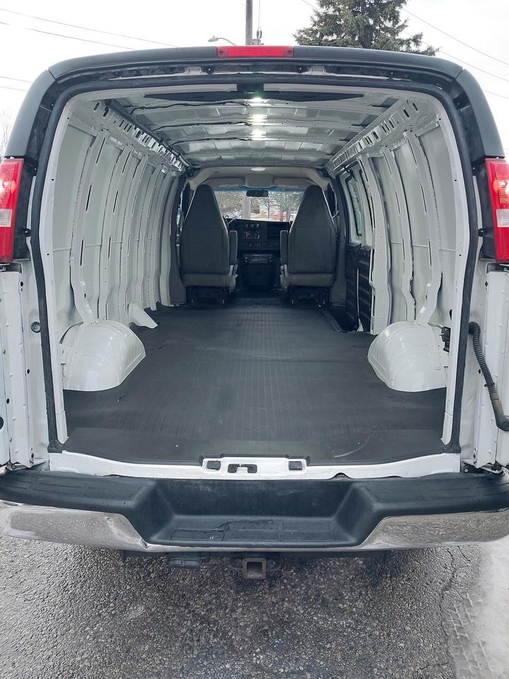 2018 GMC Savana 2500 Duramax Diesel Extended Cargo Van Photo