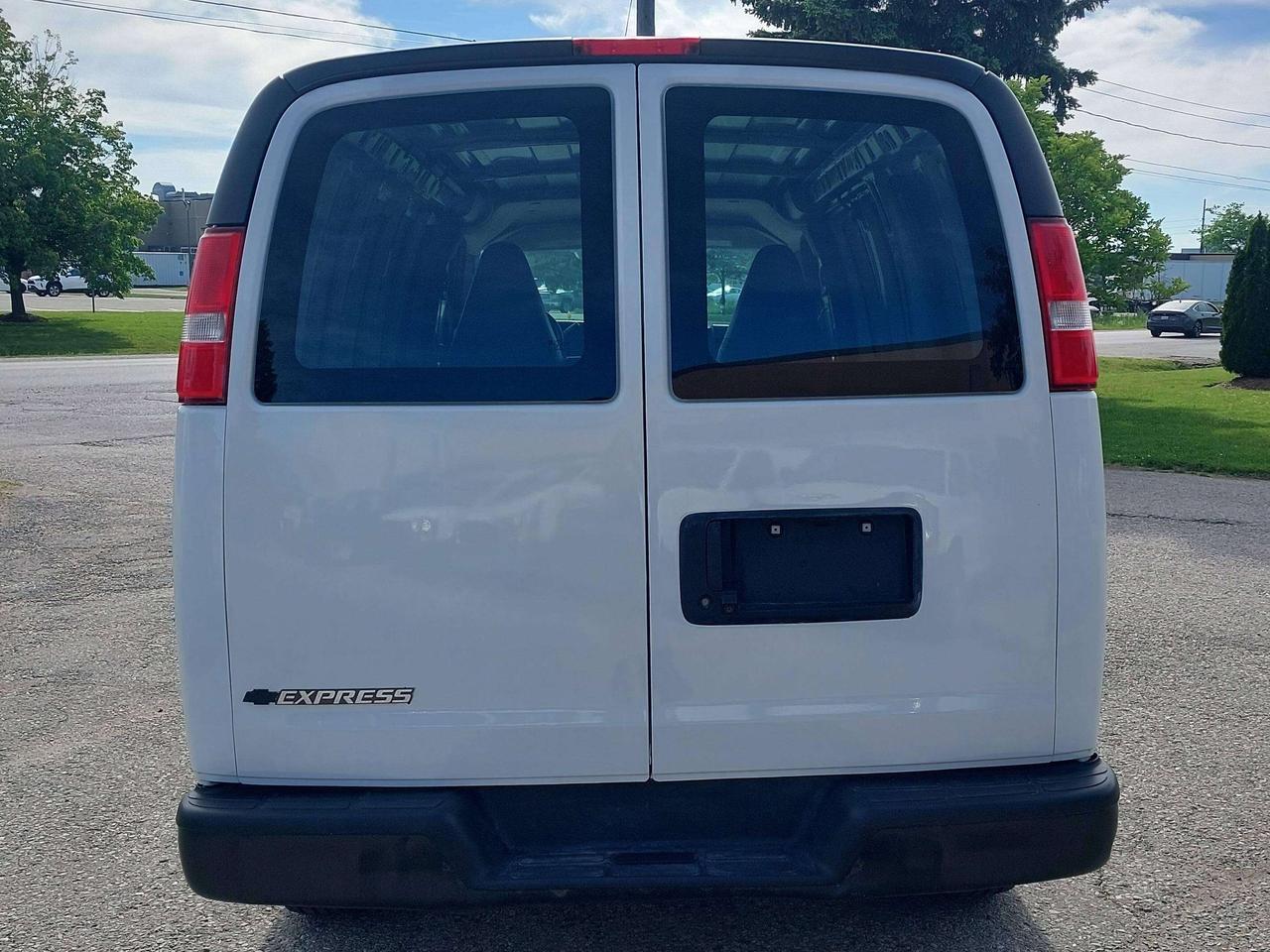 2019 Chevrolet Express 2500 V6 Cargo Van 135" WB Photo3