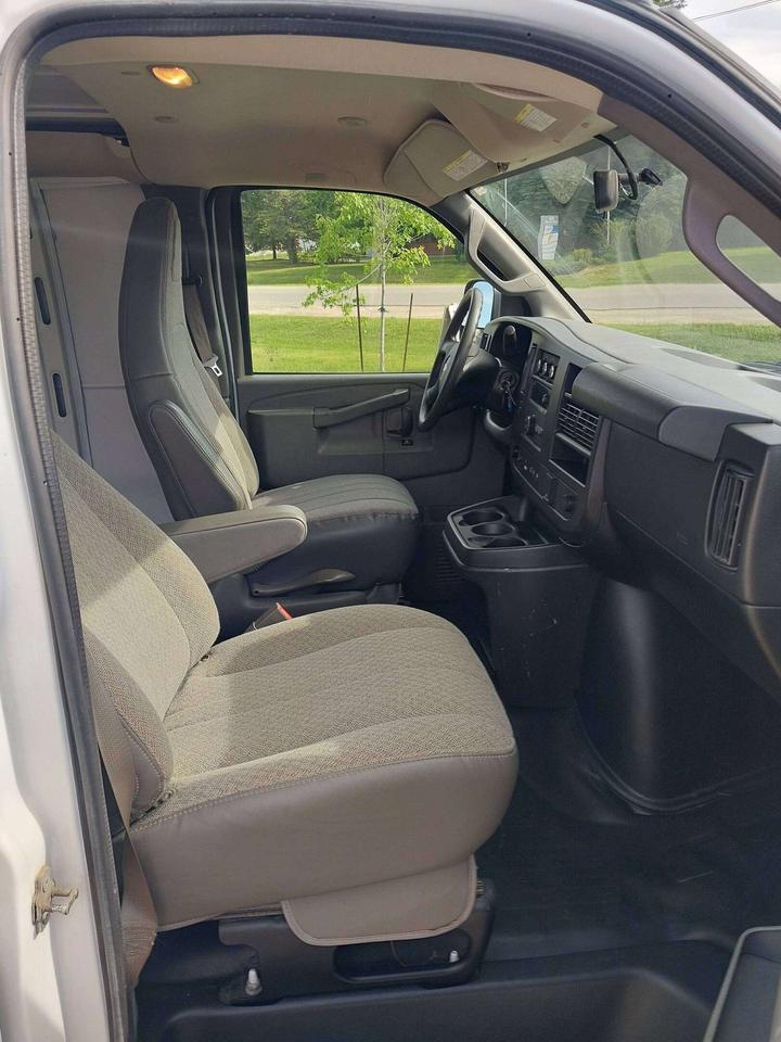 2019 Chevrolet Express 2500 V6 Cargo Van 135" WB Photo