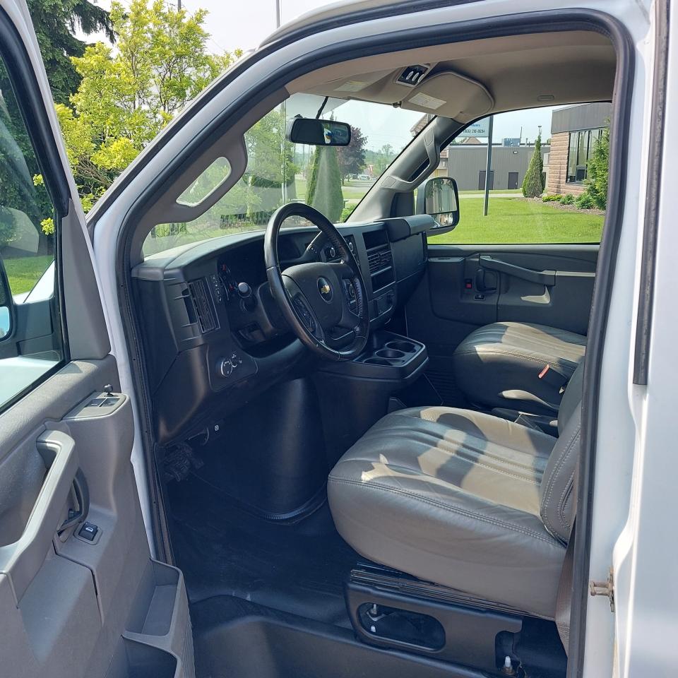 2022 Chevrolet Express 2500 12 Passenger Van Photo