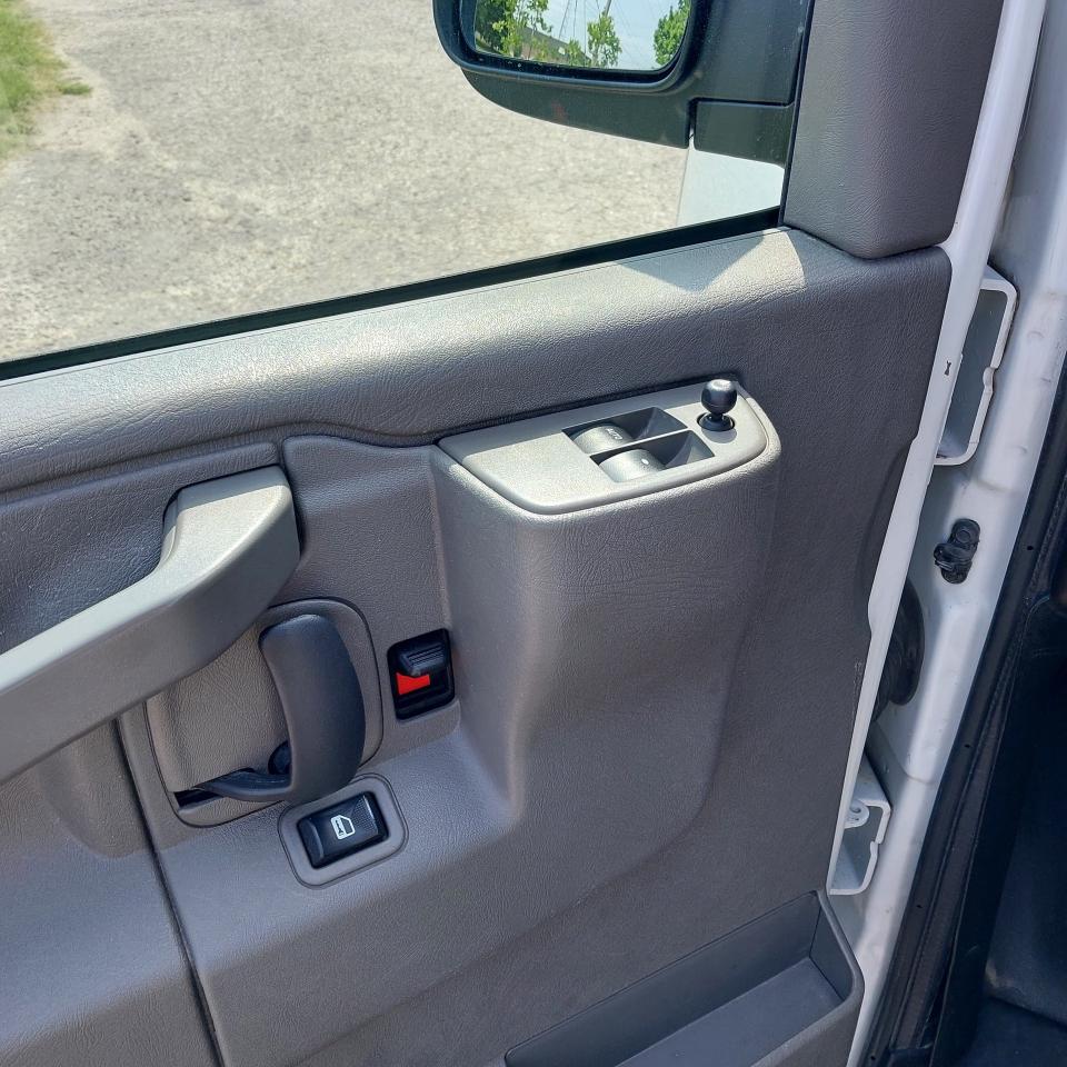 2022 Chevrolet Express 2500 12 Passenger Van Photo