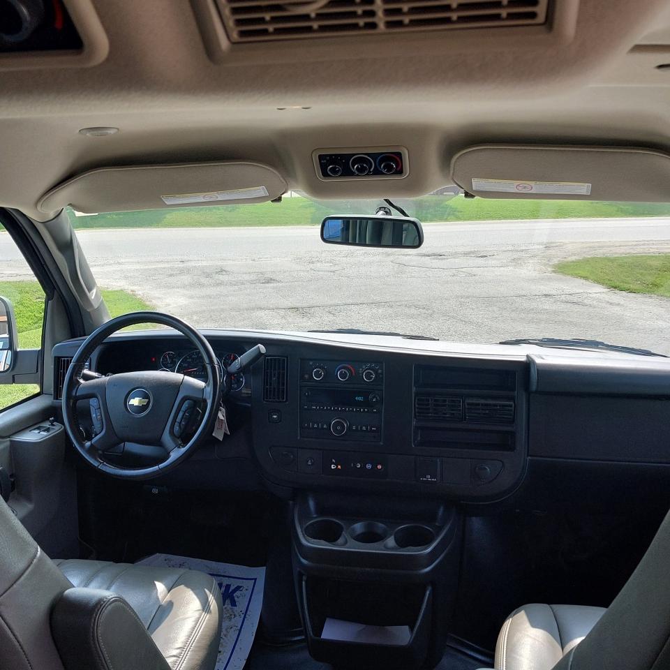 2022 Chevrolet Express 2500 12 Passenger Van Photo