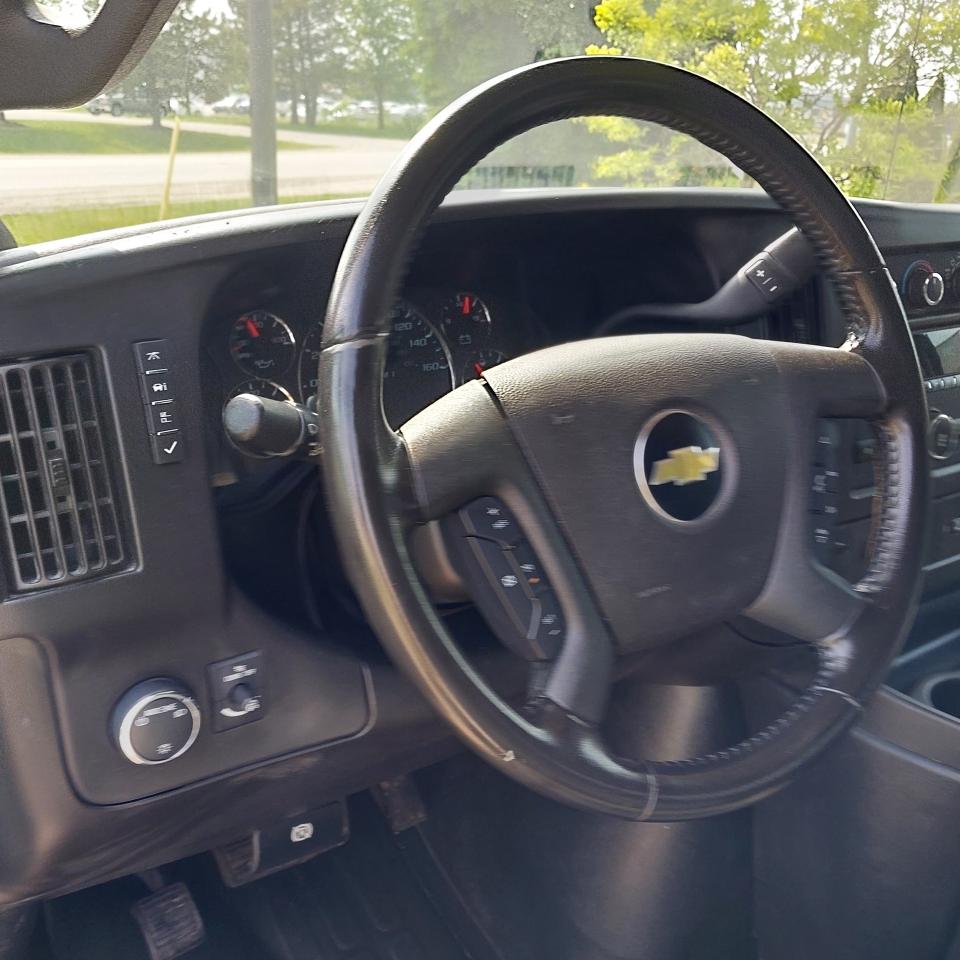 2022 Chevrolet Express 2500 12 Passenger Van Photo