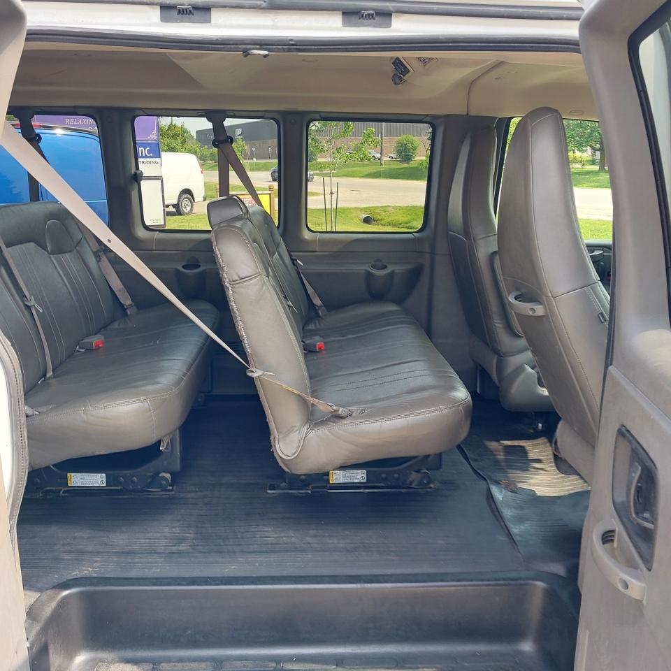 2022 Chevrolet Express 2500 12 Passenger Van Photo