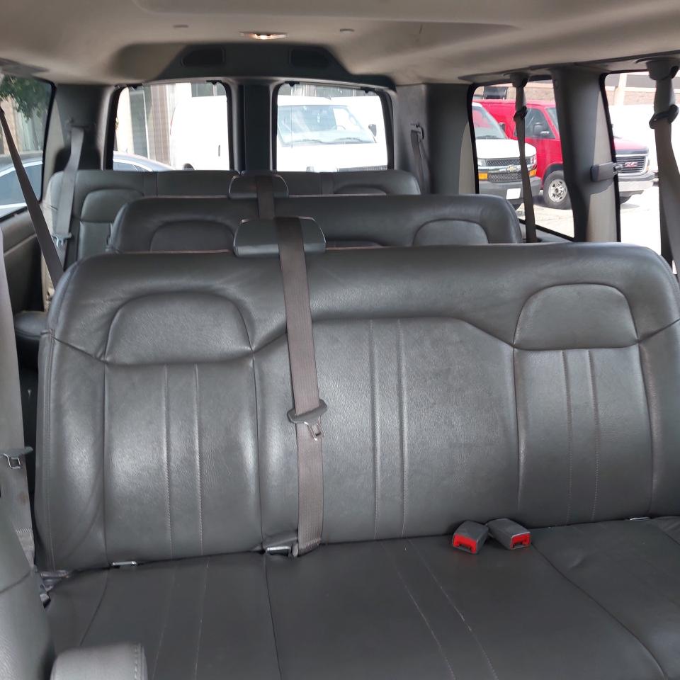 2022 Chevrolet Express 2500 12 Passenger Van Photo