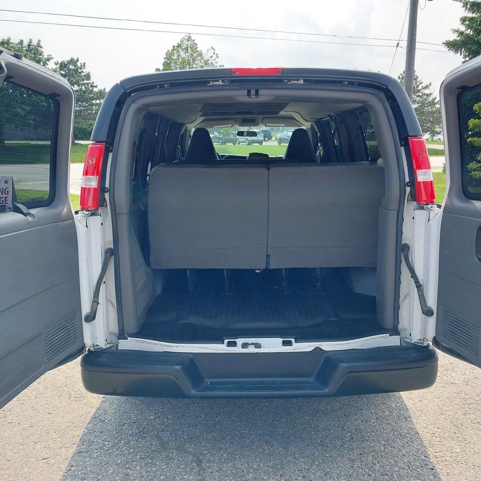 2022 Chevrolet Express 2500 12 Passenger Van Photo