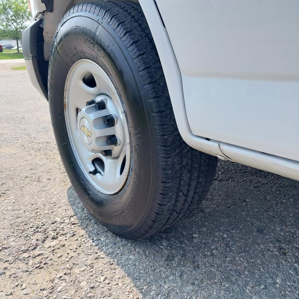 2022 Chevrolet Express 2500 12 Passenger Van Photo