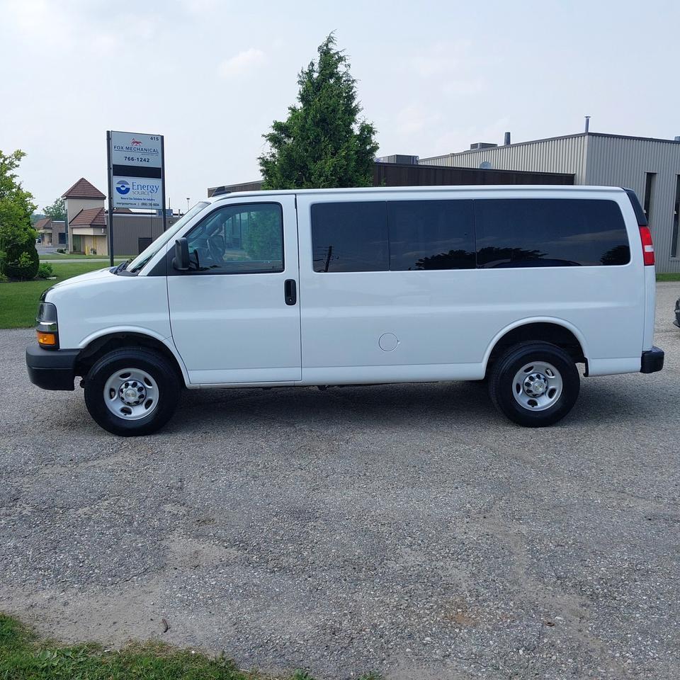 2022 Chevrolet Express 2500 12 Passenger Van Photo