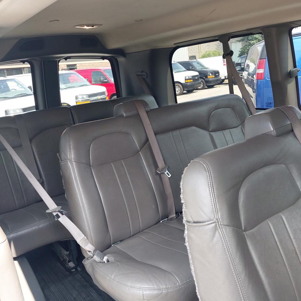 2022 Chevrolet Express 2500 12 Passenger Van Photo