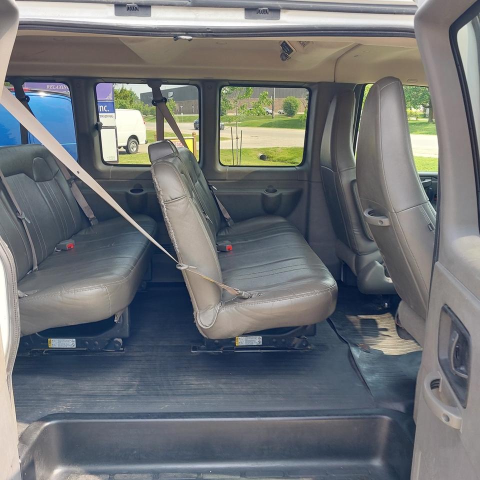 2022 Chevrolet Express 2500 12 Passenger Van Photo