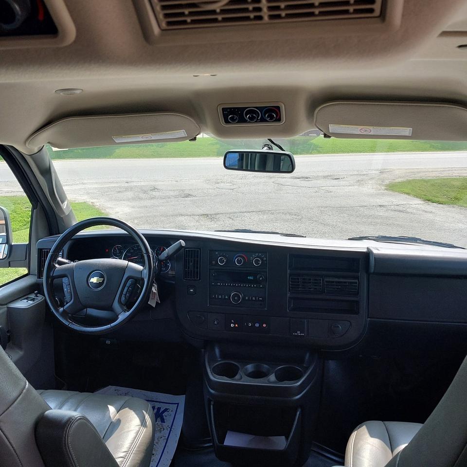 2022 Chevrolet Express 2500 12 Passenger Van Photo
