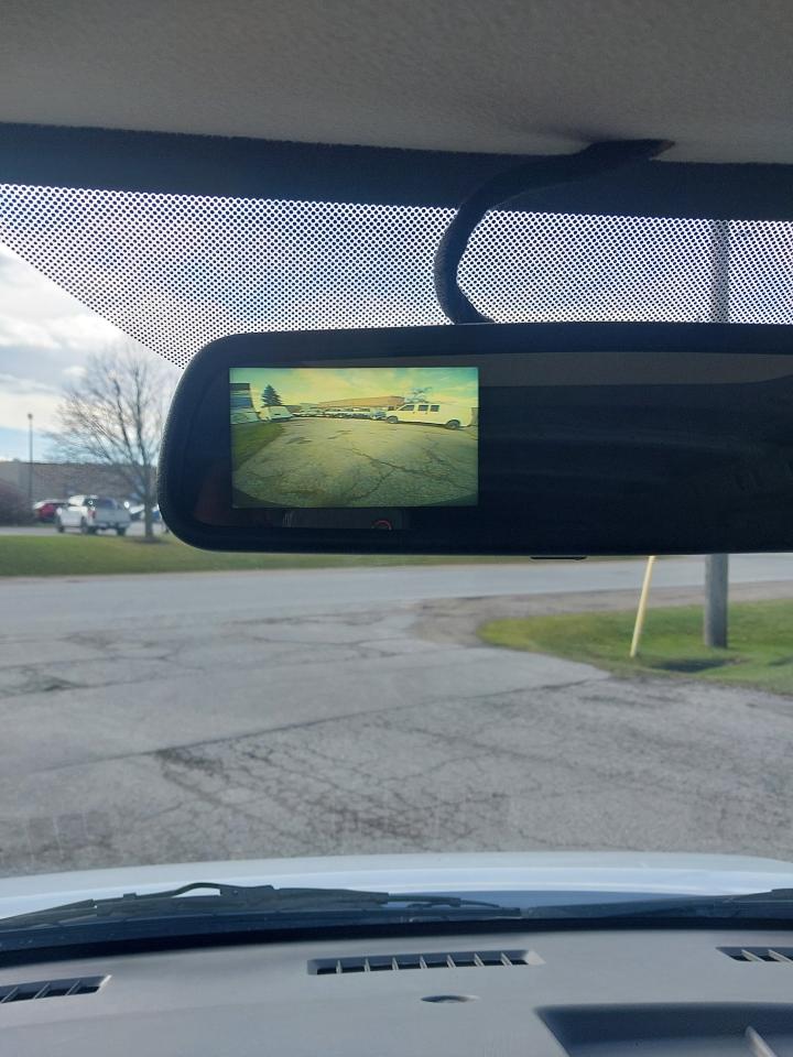 2021 Chevrolet Express 2500 6.6L Gas 8,000km Photo