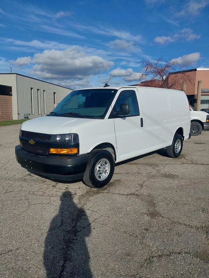 2021 Chevrolet Express 2500 6.6L Gas 8,000km Photo0