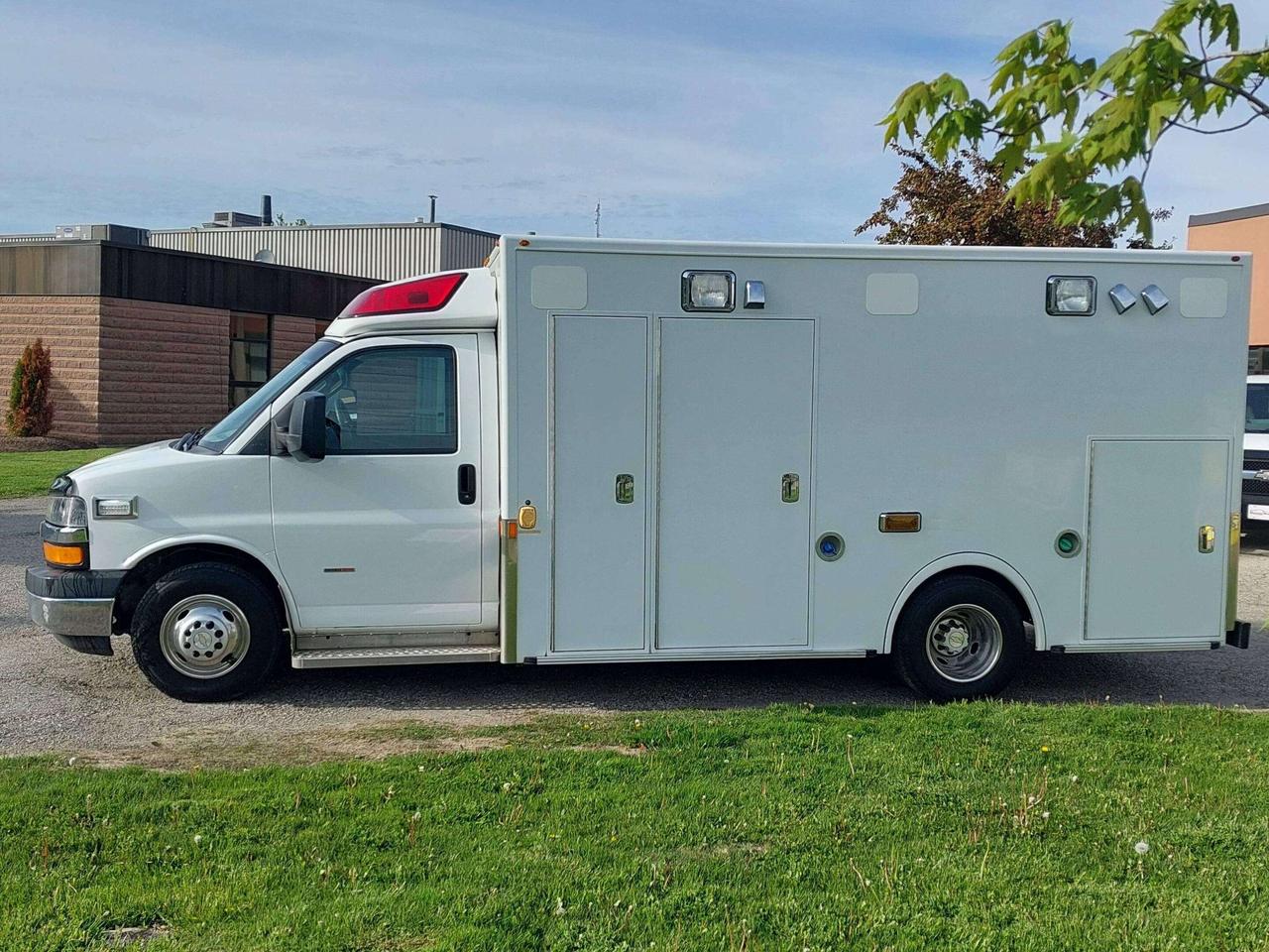 2016 Chevrolet Express 3500 Duramax Ambulance Camper Photo