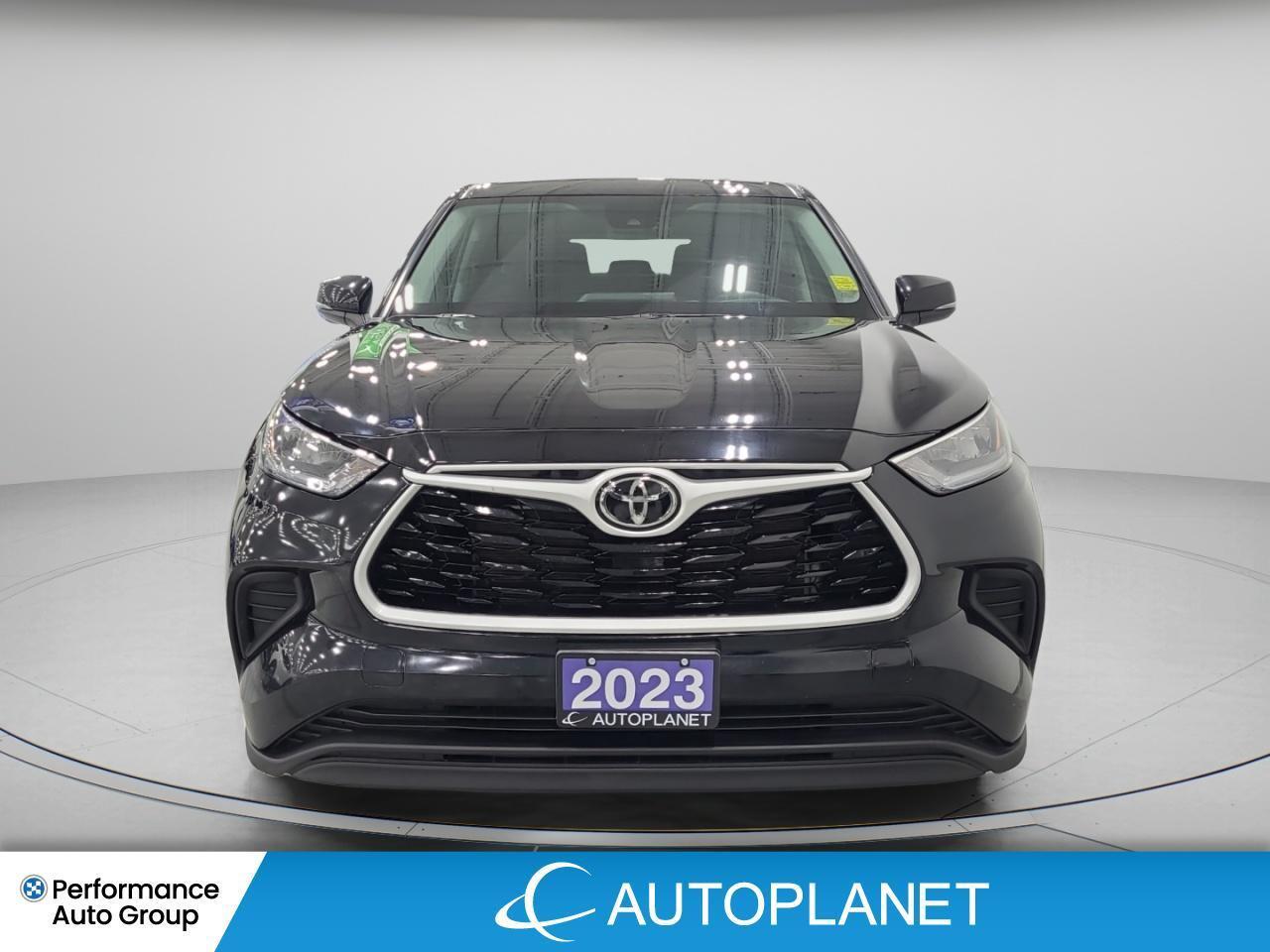 2023 Toyota Highlander LE AWD, 8-Seater, Heated Seats, Apple CarPlay! Photo