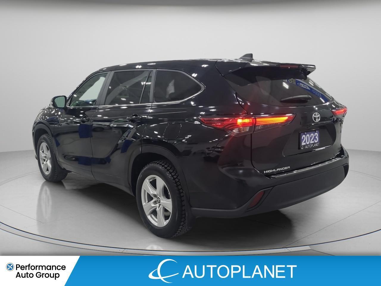 2023 Toyota Highlander LE AWD, 8-Seater, Heated Seats, Apple CarPlay! Photo