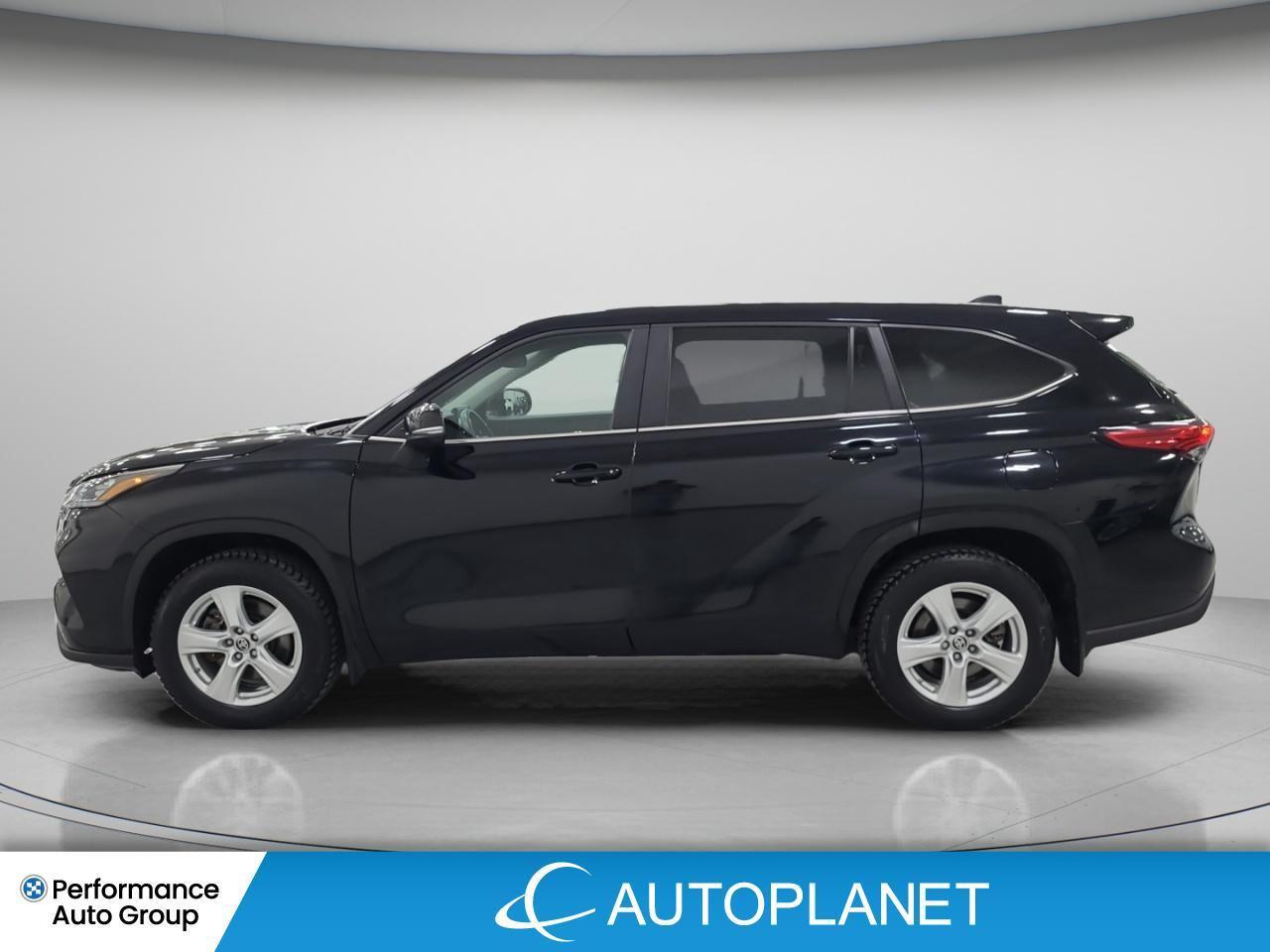 2023 Toyota Highlander LE AWD, 8-Seater, Heated Seats, Apple CarPlay! Photo