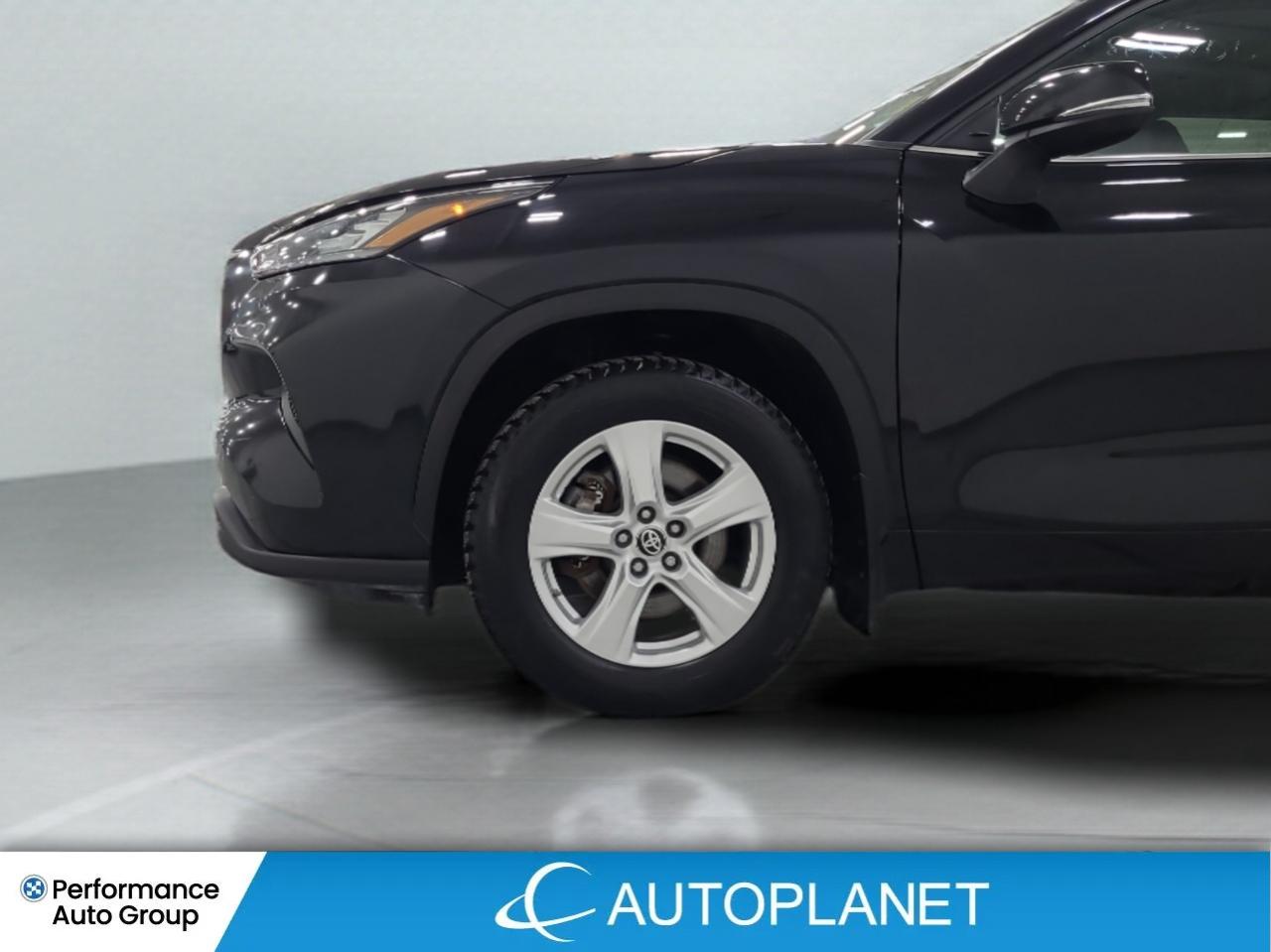 2023 Toyota Highlander LE AWD, 8-Seater, Heated Seats, Apple CarPlay! Photo
