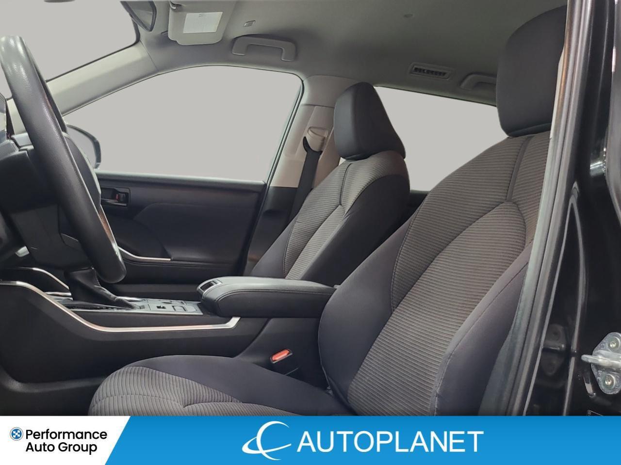 2023 Toyota Highlander LE AWD, 8-Seater, Heated Seats, Apple CarPlay! Photo