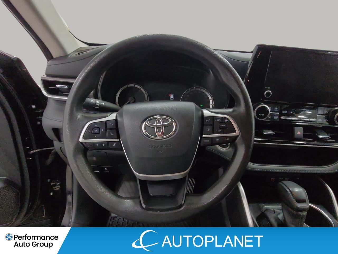 2023 Toyota Highlander LE AWD, 8-Seater, Heated Seats, Apple CarPlay! Photo