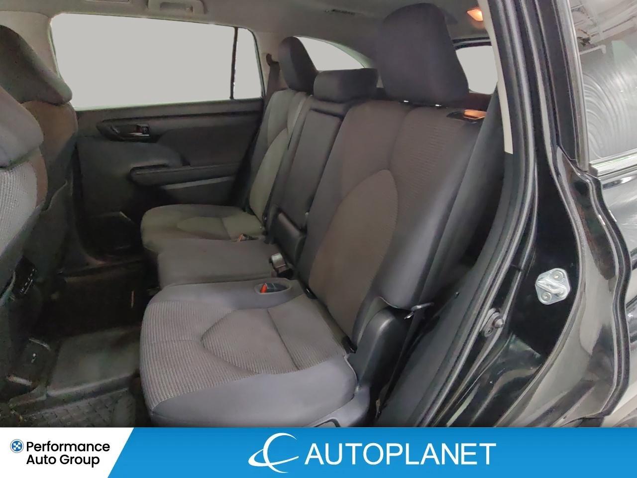 2023 Toyota Highlander LE AWD, 8-Seater, Heated Seats, Apple CarPlay! Photo