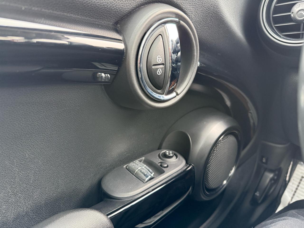 2020 MINI 3 Door Cooper S  ACCIDENT FREE 1-OWNER MINT Photo