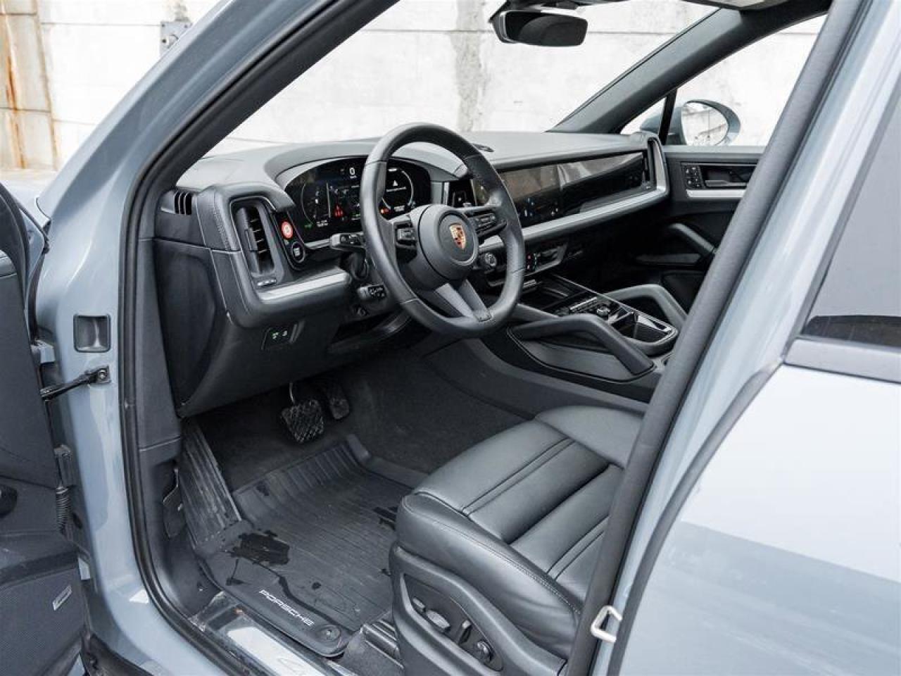 2025 Porsche Cayenne E-Hybrid Coupe AWD Premium Pkg Plus 21 Cayenne Exc Photo