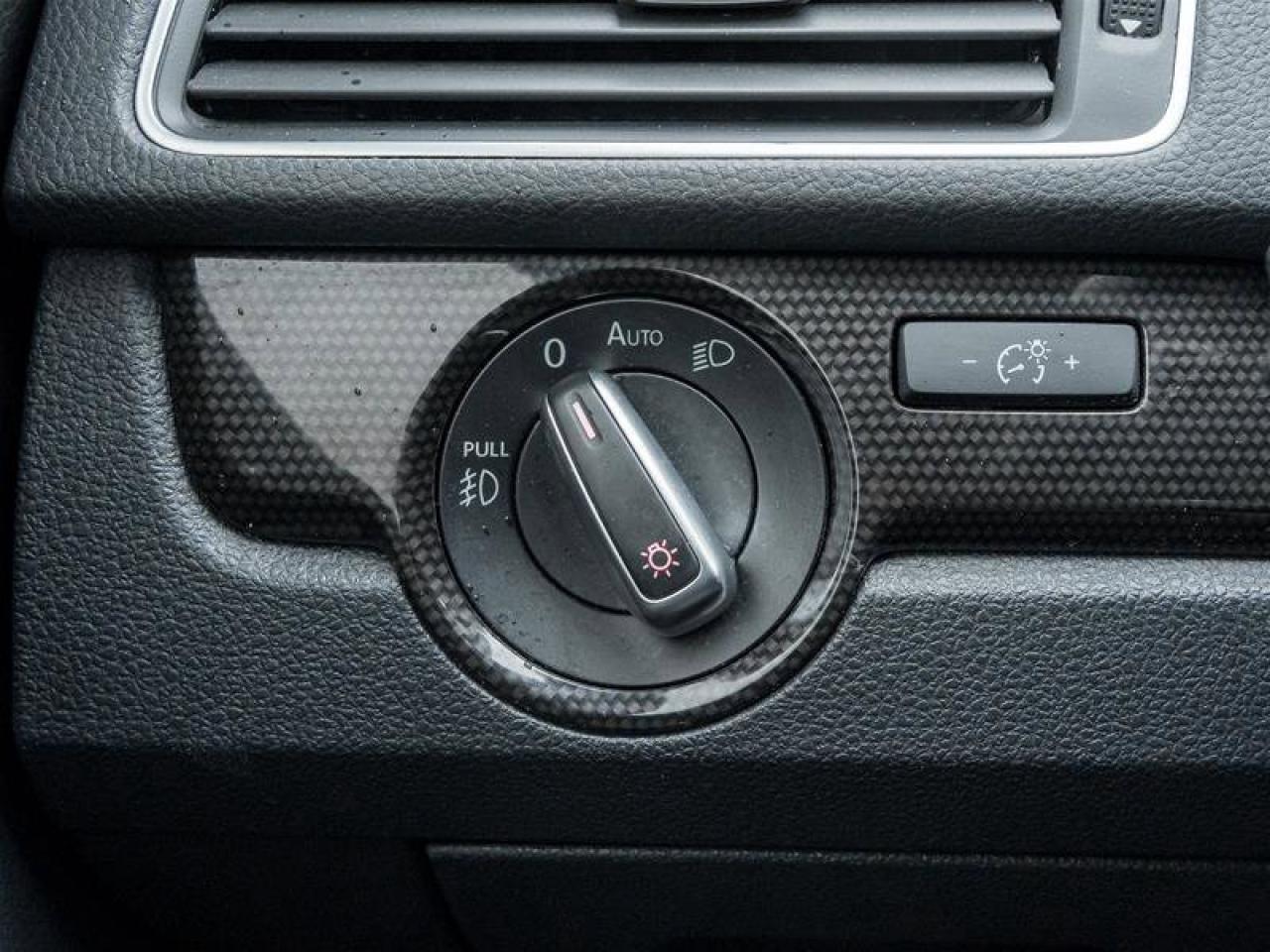 2015 Volkswagen Passat Highline 3.6L DSG Back-up Camera Front Fof Lamps A Photo