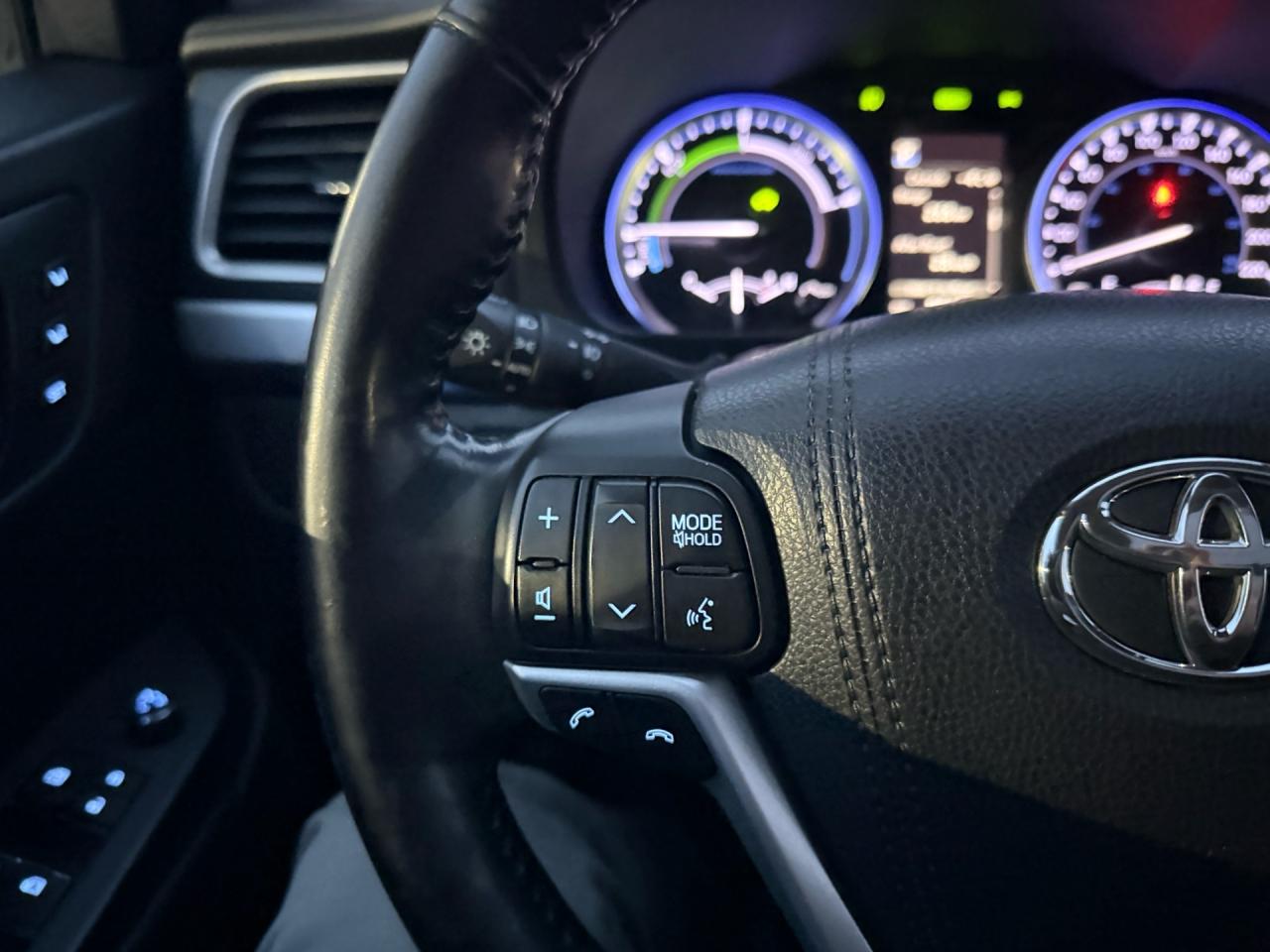 2018 Toyota Highlander Limited AWD Hybrid  ACCIDENT FREE CERTIFIED MINT Photo