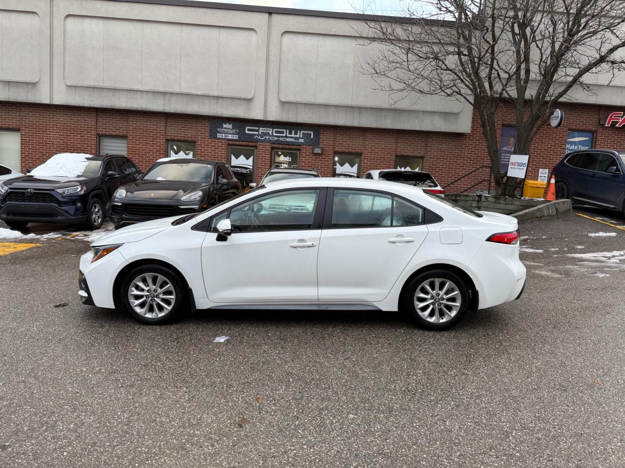 2021 Toyota Corolla SE , ONE OWNER , LOW MILEAGE Photo