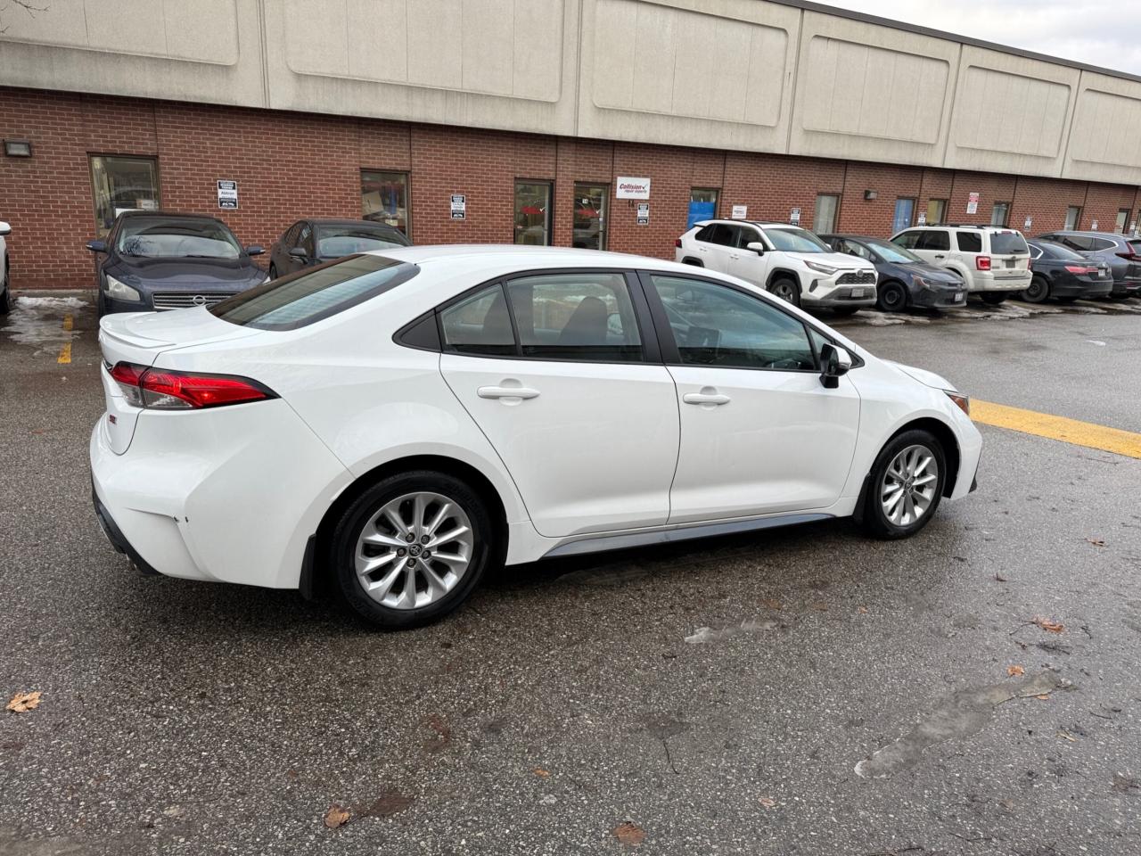 2021 Toyota Corolla SE , ONE OWNER , LOW MILEAGE Photo