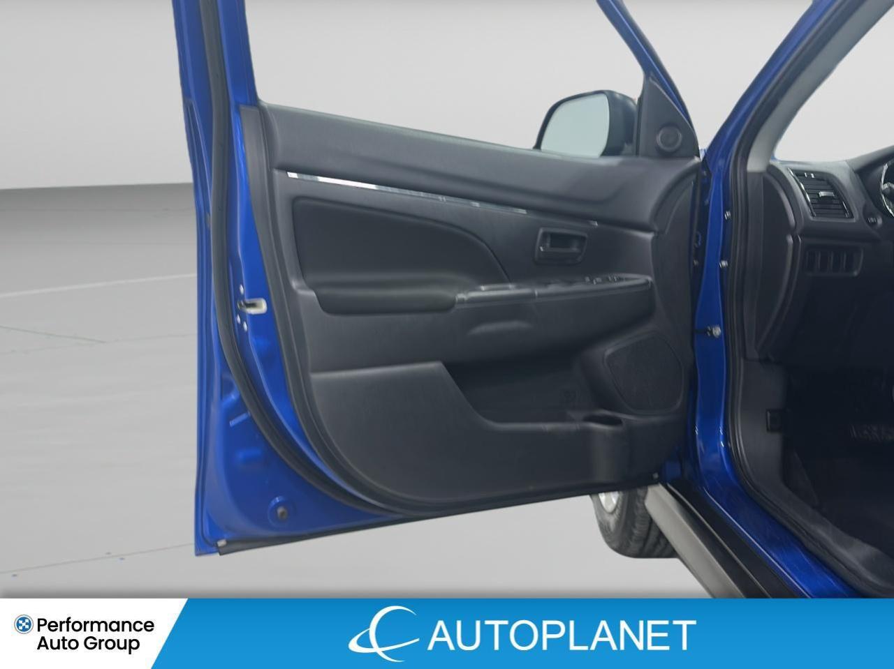 2023 Mitsubishi RVR ES 4x4, Apple CarPlay, Heated Seats! Photo