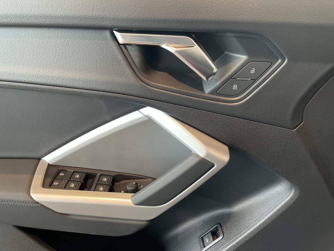 2022 Audi Q3 45 2.0T Komfort   4.49% up to 48m Photo