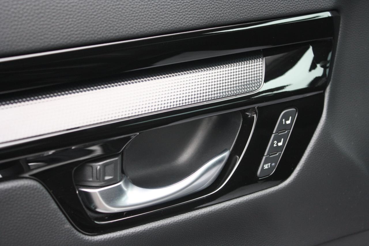 2024 Honda CR-V Hybrid Touring AWD / Leather / Heated Seats / Sunroof Photo