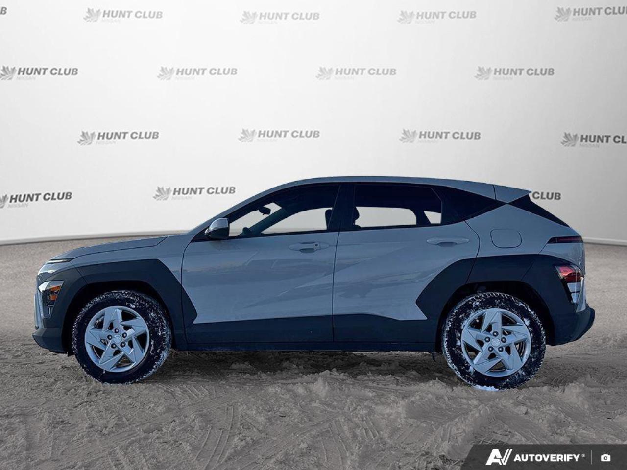 2025 Hyundai KONA Essential Photo3