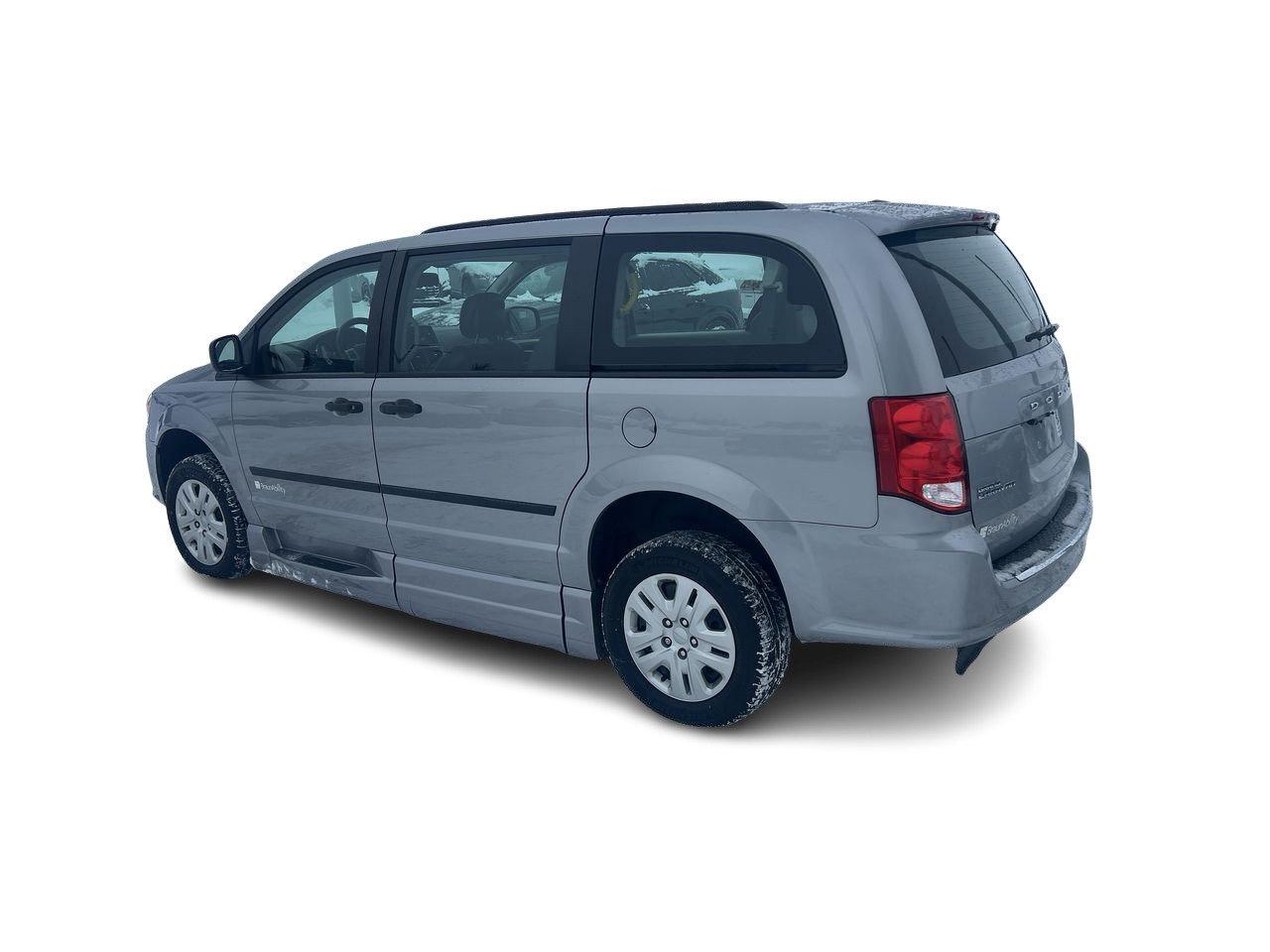 2016 Dodge Grand Caravan SE / SXT   Wheelchair Accessible Photo