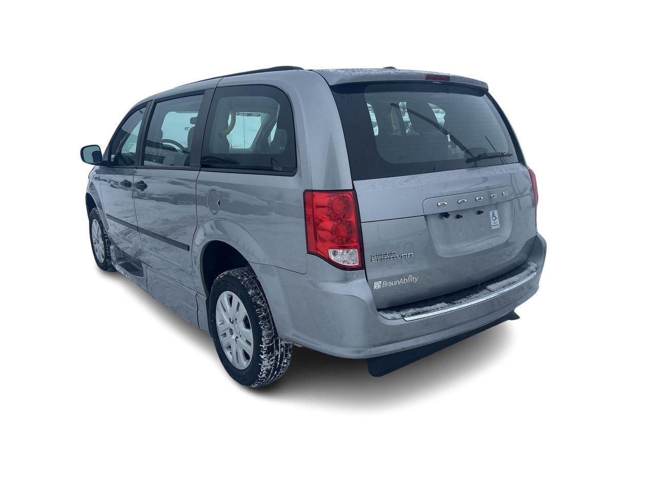 2016 Dodge Grand Caravan SE / SXT   Wheelchair Accessible Photo