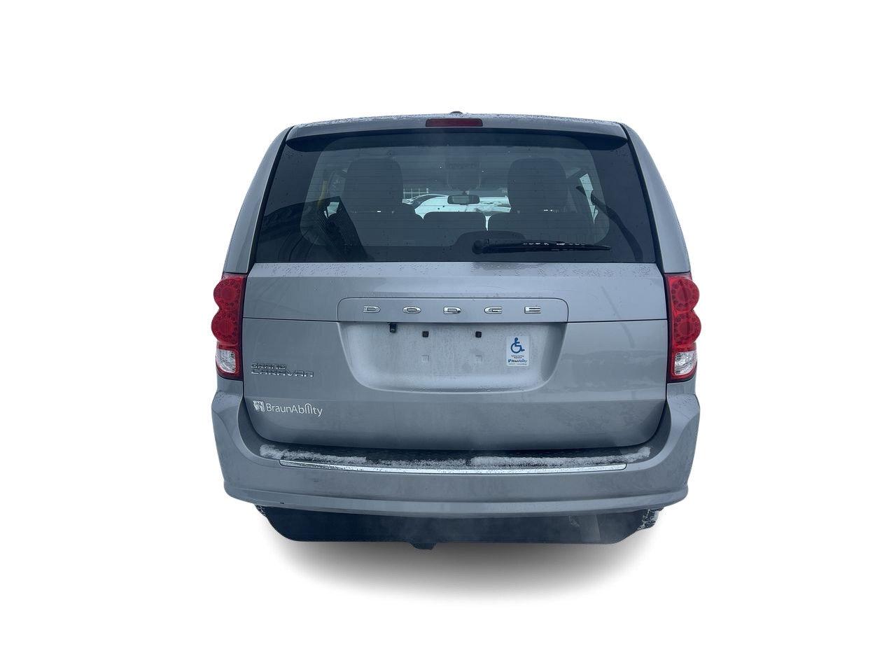 2016 Dodge Grand Caravan SE / SXT   Wheelchair Accessible Photo