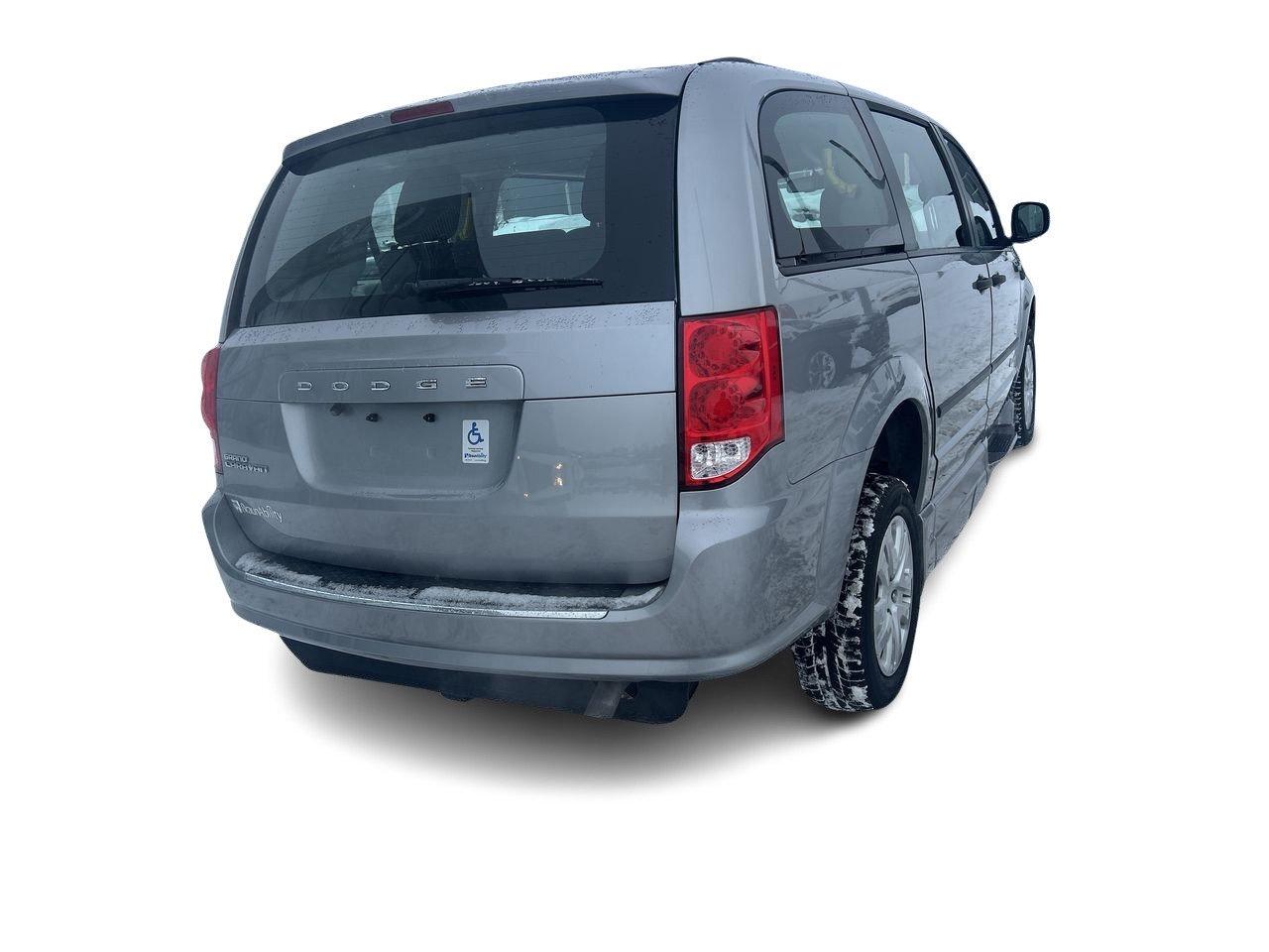 2016 Dodge Grand Caravan SE / SXT   Wheelchair Accessible Photo