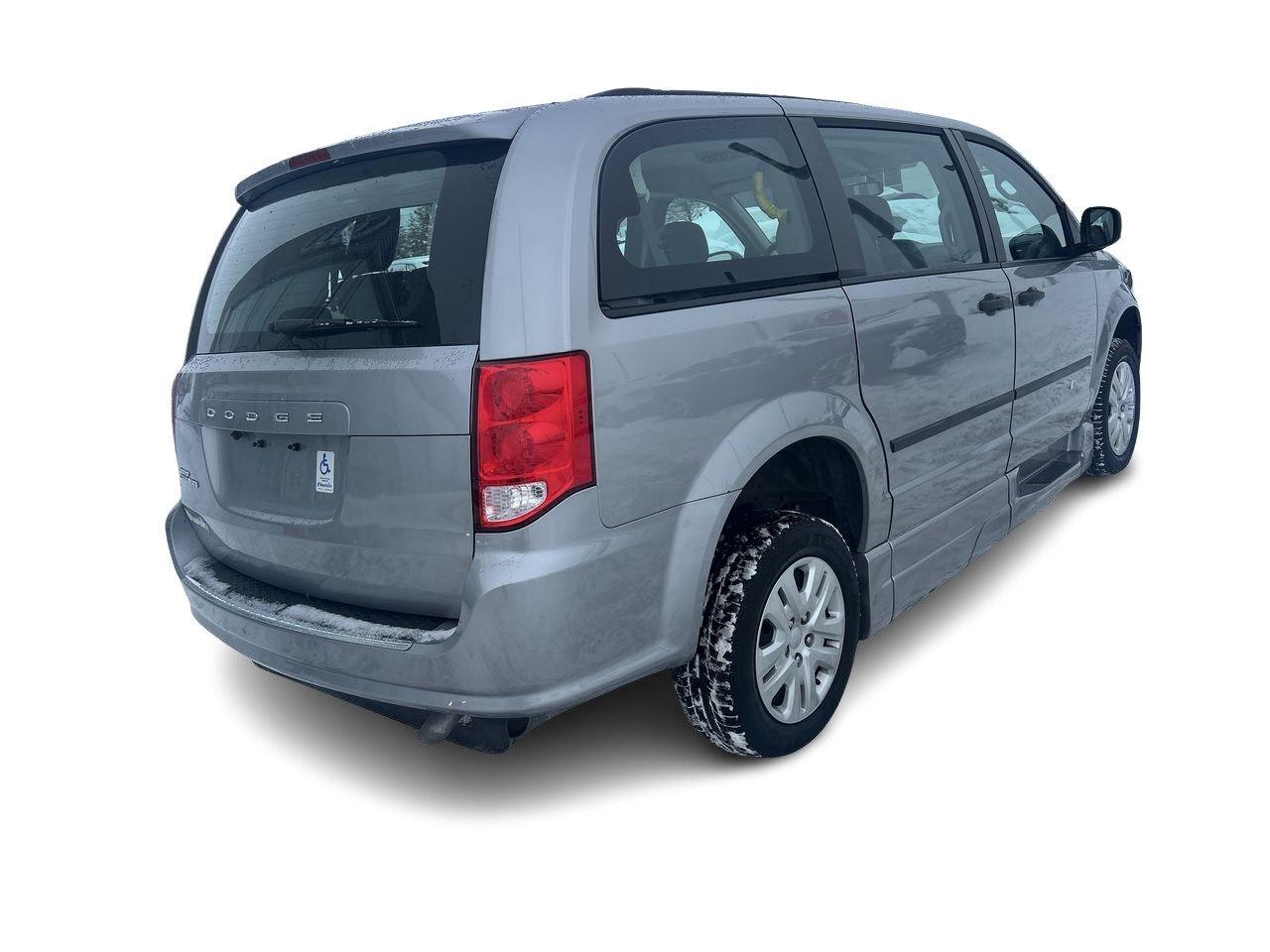 2016 Dodge Grand Caravan SE / SXT   Wheelchair Accessible Photo