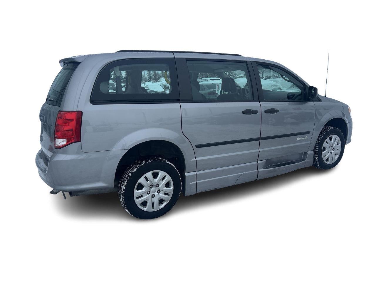 2016 Dodge Grand Caravan SE / SXT   Wheelchair Accessible Photo