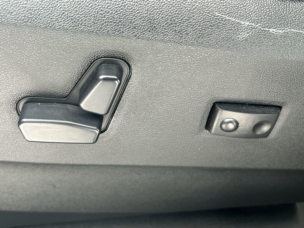 2016 Dodge Grand Caravan SE / SXT   Wheelchair Accessible Photo