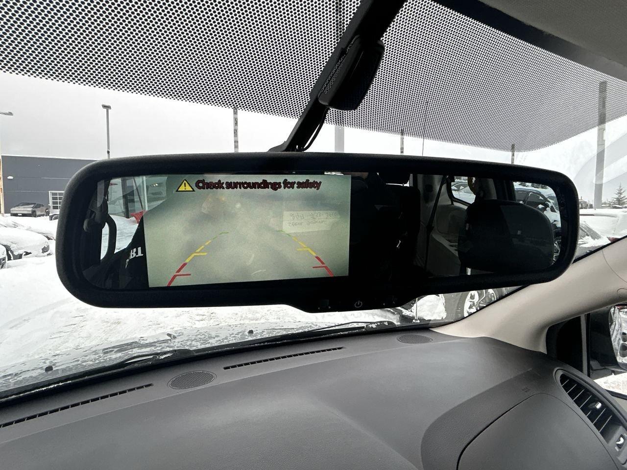 2016 Dodge Grand Caravan SE / SXT   Wheelchair Accessible Photo