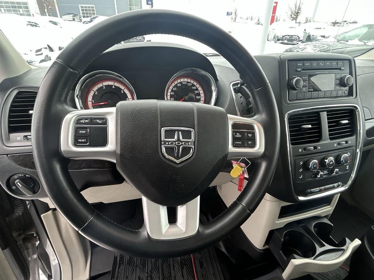 2016 Dodge Grand Caravan SE / SXT   Wheelchair Accessible Photo