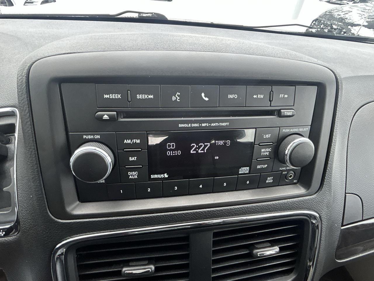 2016 Dodge Grand Caravan SE / SXT   Wheelchair Accessible Photo