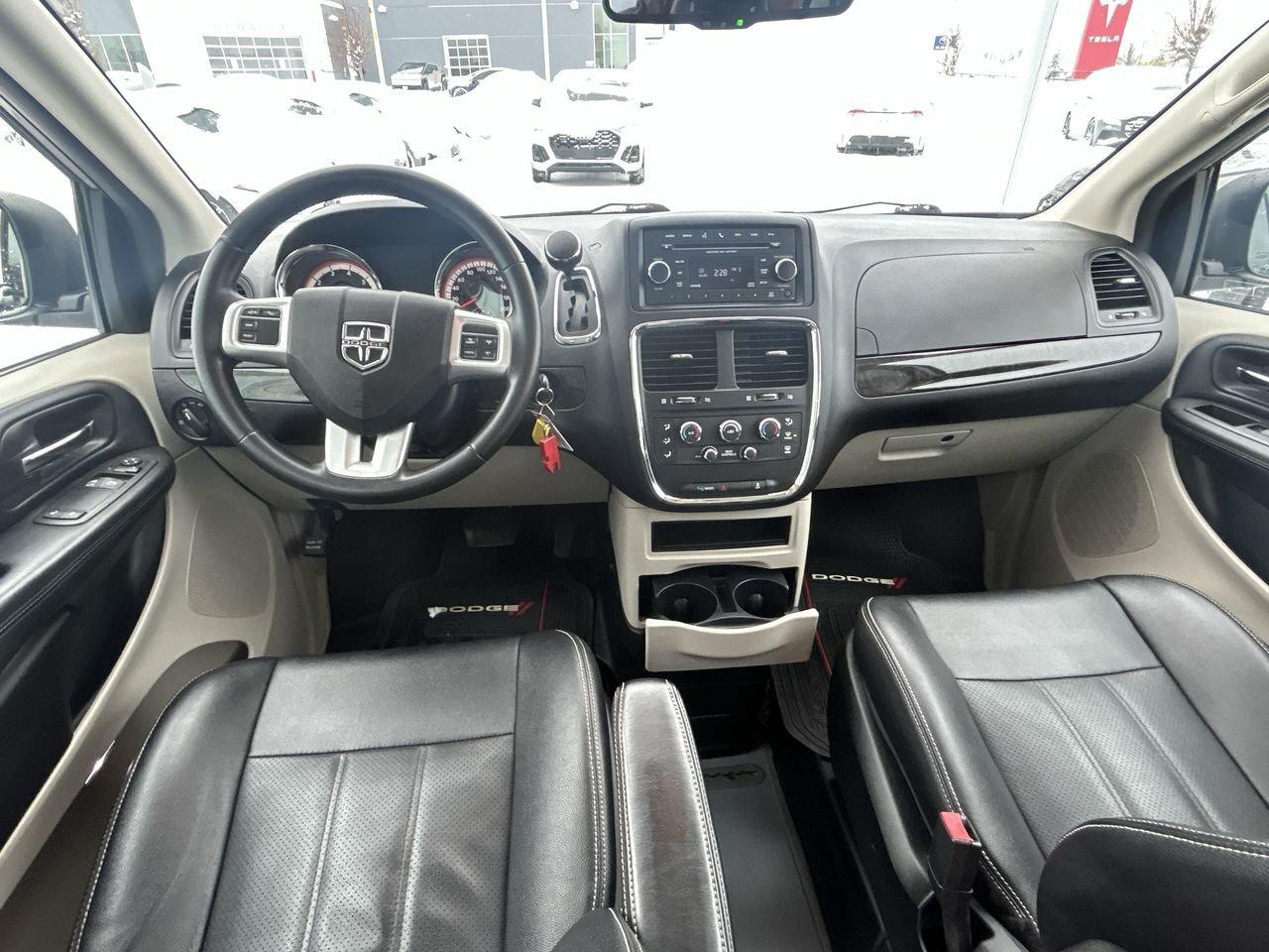 2016 Dodge Grand Caravan SE / SXT   Wheelchair Accessible Photo