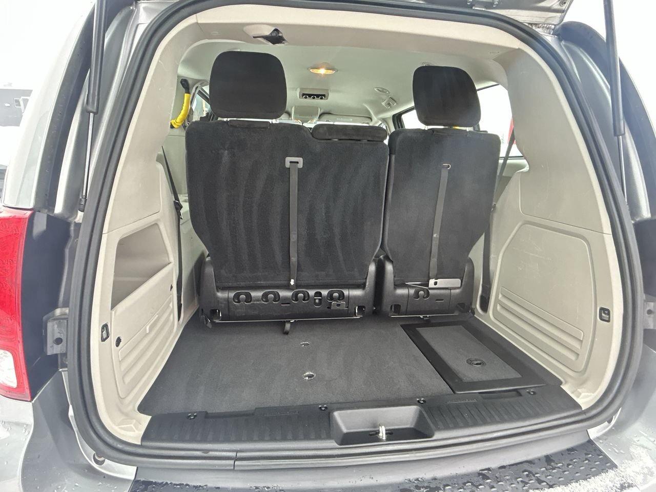 2016 Dodge Grand Caravan SE / SXT   Wheelchair Accessible Photo