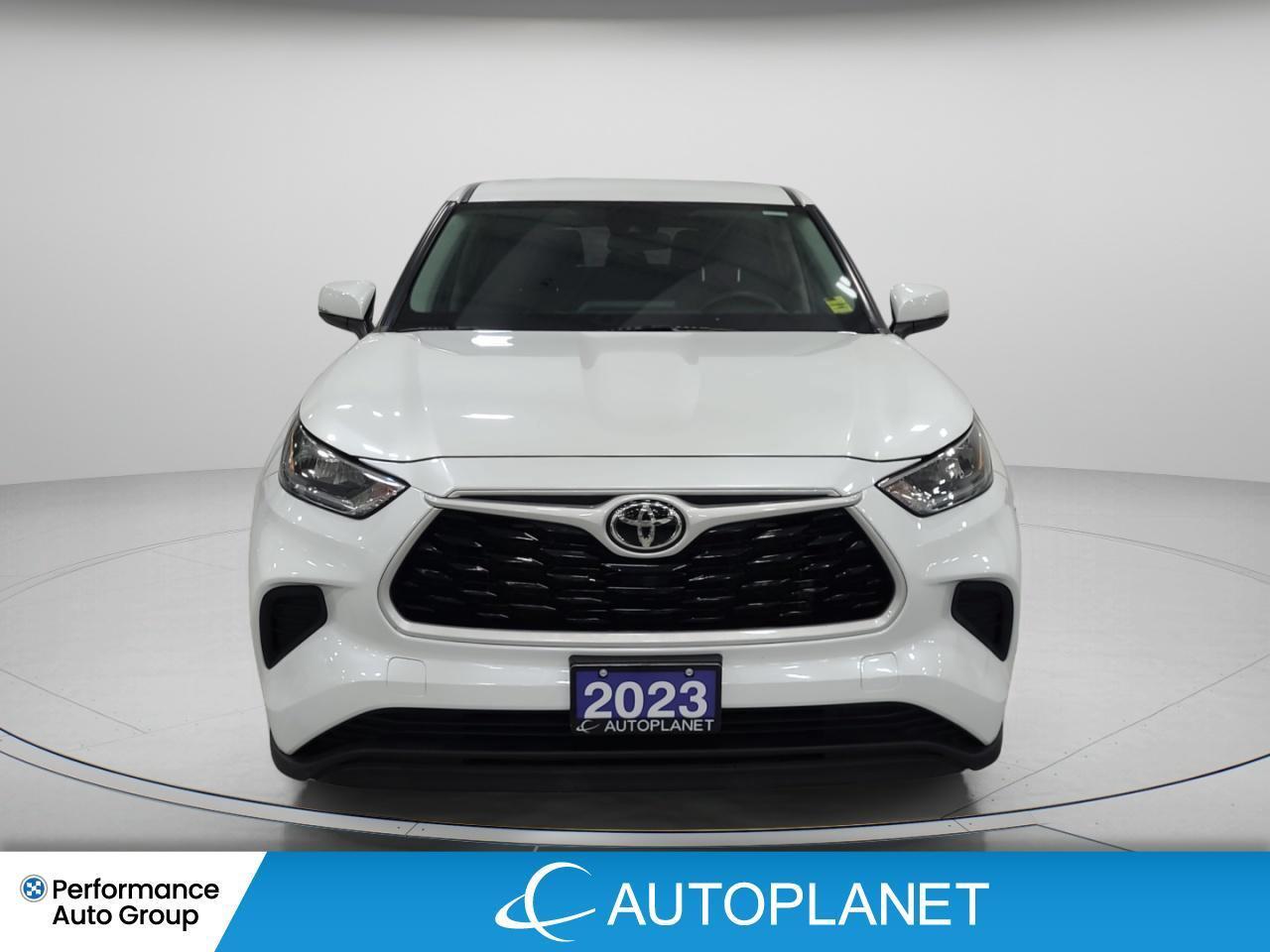 2023 Toyota Highlander LE AWD, Toyota Safety Sense 2.0, Heated Seats! Photo