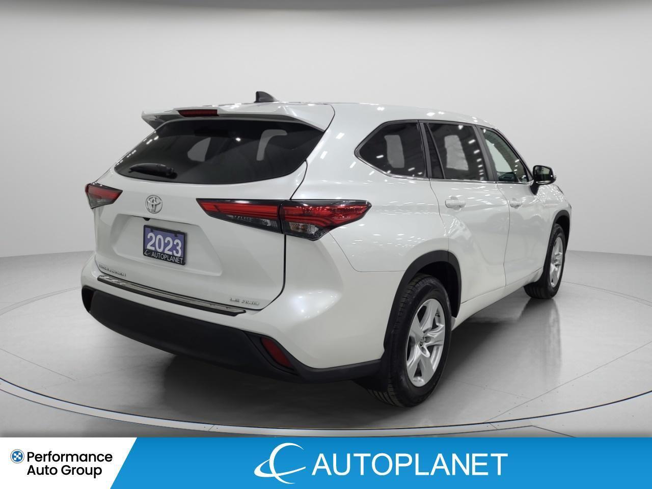 2023 Toyota Highlander LE AWD, Toyota Safety Sense 2.0, Heated Seats! Photo