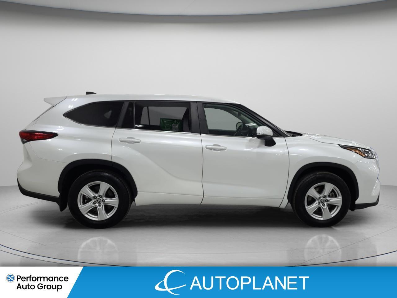 2023 Toyota Highlander LE AWD, Toyota Safety Sense 2.0, Heated Seats! Photo3